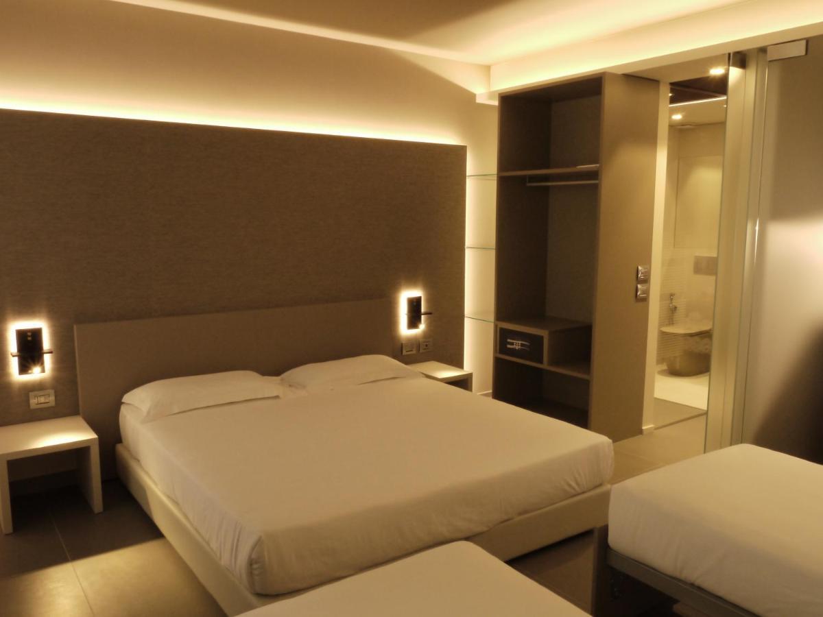 Rb Del Teatro&Apartaments Imola Exteriör bild