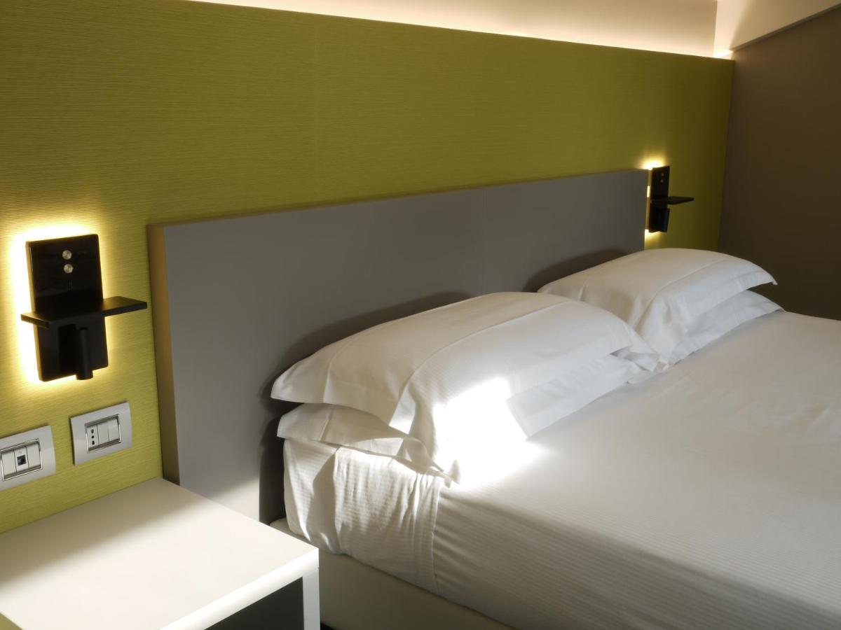 Rb Del Teatro&Apartaments Imola Exteriör bild
